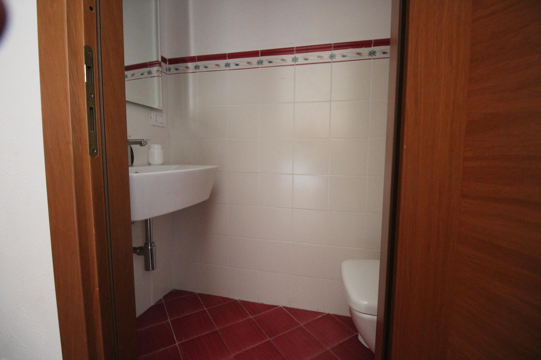 16 - Pella, Bellissimo Appartamento vista lago e spiaggia privata Pella